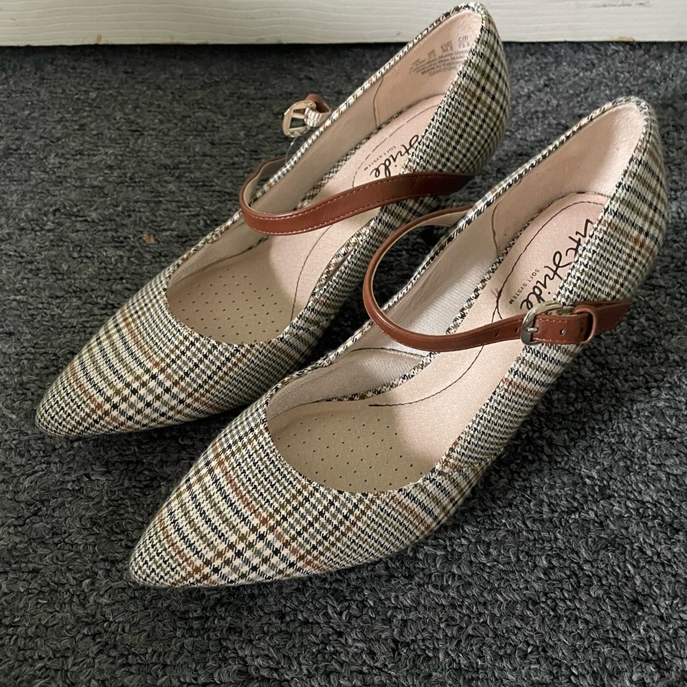 Point toe heels
